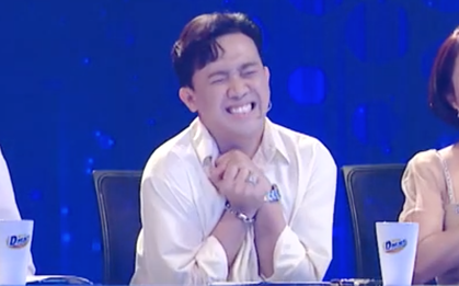 Trấn Thành "quắn quéo" khi nghe Hari Won live Anh Cứ Đi Đi quá xuất sắc bên thần đồng piano 7 tuổi