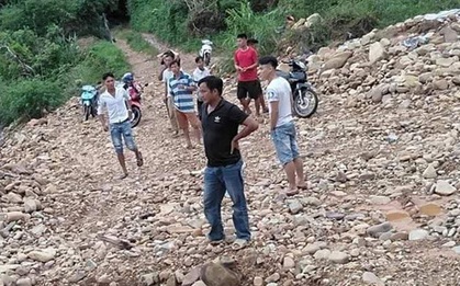 Vợ trượt chân ngã xuống sông, chồng nhảy theo cứu nhưng bất thành khiến cả 2 tử vong thương tâm khi đi đánh bắt cá