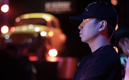 Karik trầm ngâm lo lắng trong hậu trường đêm Đối đầu Rap Việt