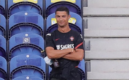 Ngồi ghế dự bị, Ronaldo hào hứng nhìn tuyển Bồ Đào Nha mở tiệc bàn thắng trước đương kim á quân thế giới