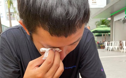 Ông bố trẻ khóc ướt đẫm cả khẩu trang trong ngày khai giảng của con gái, dân mạng dò la mãi mới biết được nguyên nhân khiến ai cũng cười té ghế