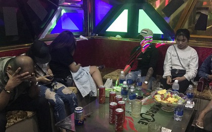 Cả chục đôi nam nữ thác loạn trong quán karaoke By Nhi ở Tiền Giang
