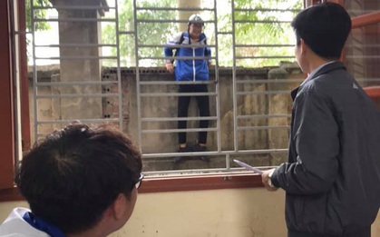 Pha xử lý “dại dột” nhất ngày cận Tết: Nam sinh đi muộn phải trèo tường vào trường nhưng nhầm chỗ khiến ai nấy vừa buồn cười vừa thương
