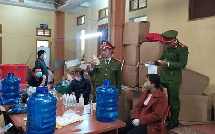Phát hiện cơ sở sản xuất hàng ngàn chai nước rửa tay chống virus corona giả