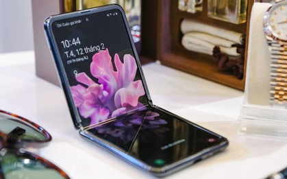 Cảm giác "gập" của Galaxy Z Flip như thế nào?
