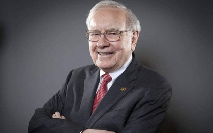 Cuối cùng tỷ phú Warren Buffett cũng chịu dùng iPhone, bỏ chiếc điện thoại "cùi" 20 USD ngày trước