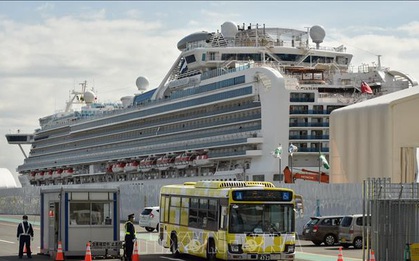 Thủy thủ đoàn trên tàu Diamond Princess bắt đầu lên bờ