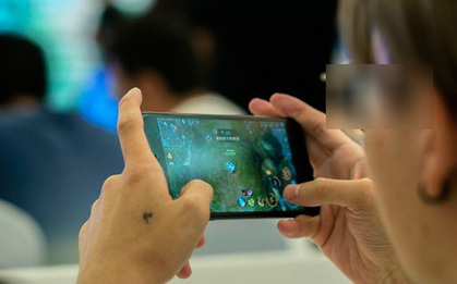 Chơi game liên tục trong nhiều ngày, bất chấp ngày đêm, cô gái 20 tuổi bị bệnh viện trả về và bài học đau đớn dành cho game thủ