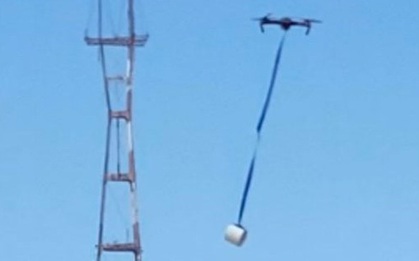 Tình bạn đẹp giữa thời Covid-19: Dùng drone để ship khẩn cấp giấy vệ sinh cho bạn