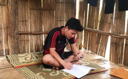 Dựng lán, đào củ kiếm tiền học trực tuyến trong mùa COVID-19