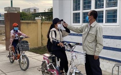 Ghi nhận ngày đầu học sinh trở lại trường học sau đợt nghỉ dịch COVID-19