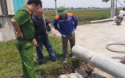 Cột điện vừa được xây dựng đổ gãy khiến một công nhân kéo dây tử vong