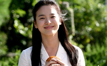 Nhìn lại những lần Song Hye Kyo mặc đồng phục, giản dị từ tóc tai đến makeup để thấy thế nào là nhan sắc đi vào huyền thoại