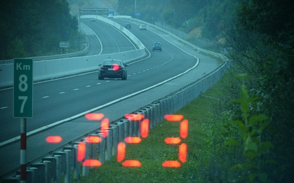 Vội đi ăn cưới, tài xế BMW phóng như bay với tốc độ 223km/giờ trên cao tốc