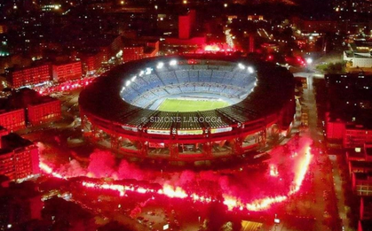 Fan tạo nên khung cảnh cực hoành tráng ở cúp châu Âu tưởng nhớ Maradona