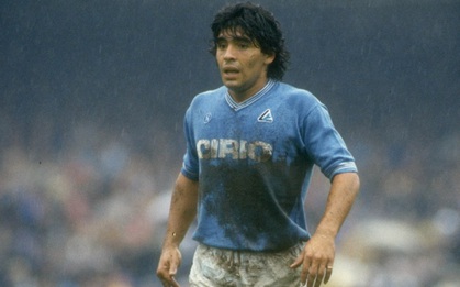 Câu chuyện đầy cảm động về trận đấu trong bùn của Maradona, giúp người bạn nay trở thành kẻ vô gia cư