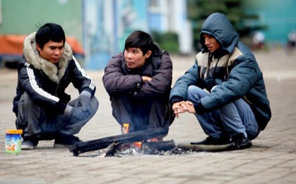 Hà Nội rét đậm 12 độ C từ đêm mai, vùng núi cao dưới 5 độ C và xuất hiện băng giá, sương muối