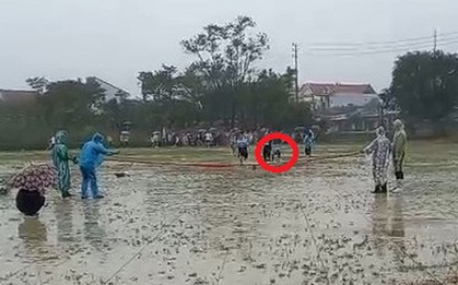 Học sinh thi đấu thể thao dưới trời mưa rét: Trưởng phòng Giáo dục lên tiếng