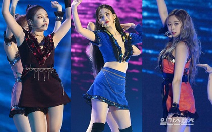 Girlgroup tân binh kế thừa SNSD - Red Velvet bị “bóc trần” nhan sắc ở SBS Gayo Daejun: Có “cân” được trang phục thảm họa?
