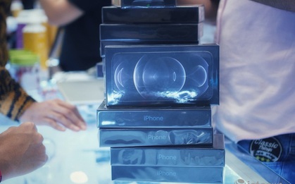 Nghịch lý iPhone 12: Mẫu không đủ hàng bán, mẫu phải giảm giá kích cầu