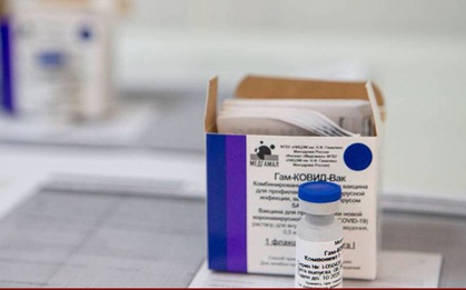 Nga khuyến cáo người tiêm vaccine COVID-19 kiêng đồ uống có cồn