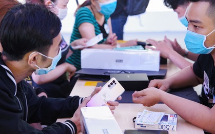 Hôm nay OPPO Reno 5 chính thức mở bán: Lập mức kỉ lục mới với 42.000 đơn cọc, cứ mỗi phút có 3 khách quyết định "xuống tiền"