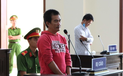 Nghi bị "cắm sừng", chồng kẹp cổ, đâm gục "tình địch"