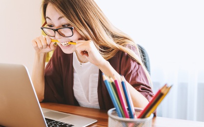 Tại sao nữ giới lại dễ mắc bệnh tuyến giáp nhiều hơn nam giới? 3 lý do sau đây sẽ khiến bạn bất ngờ