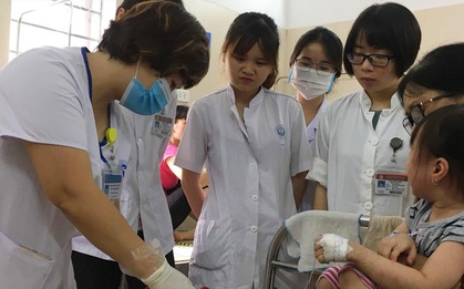 Hàng nghìn sinh viên trường y tình nguyện tham gia phòng chống dịch COVID-19