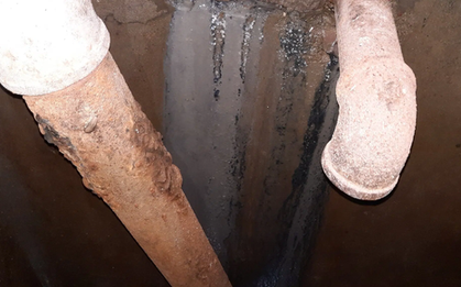 Thêm sự việc gây sốc tại chung cư "biết đẻ thêm căn hộ" ở Hà Nội: Cư dân phát hiện nước sinh hoạt bẩn kinh hoàng do bị ngấm từ bể phốt sau gần 10 năm sinh sống