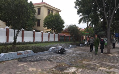 Vượt đèn đỏ bị CSGT xử lý, người đàn ông tự châm lửa đốt xe cháy rụi
