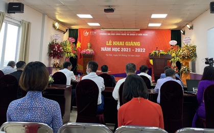 Lễ Khai giảng đặc biệt của sinh viên Trường Đại học Công nghệ và Quản lý Hữu Nghị (Hà Nội)