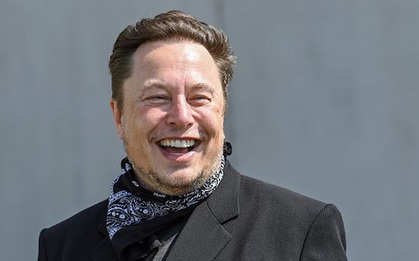 Lý thuyết "kẻ ngốc hơn" lý giải việc có 1 cơ số người xa lạ đang âm thầm giúp Elon Musk giàu nhanh chóng mặt, vượt từ Bill Gates tới Warren Buffett