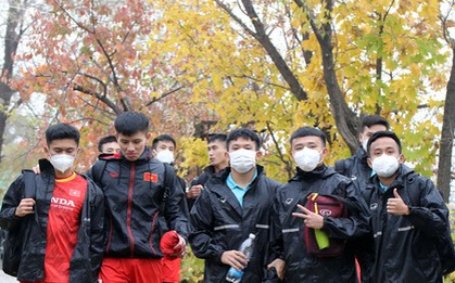 U23 Việt Nam tập buổi đầu tiên dưới trời thu lãng mạn tại Kyrgyzstan