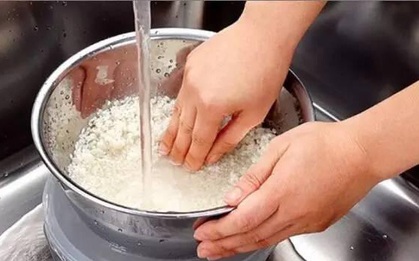 Cần bỏ ngay những thói quen vo gạo vô cùng độc hại này kẻo làm lãng phí dinh dưỡng hoặc gây bệnh ung thư