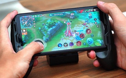 Học online: Phụ huynh lo lắng con thành game thủ, tính nết thay đổi