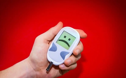 "Bác sĩ chẩn đoán tiểu đường type 1, bố tôi vẫn ham vui nhậu nhẹt đến nỗi phải đi chạy thận, cắt cụt chân trái, di chuyển bằng xe lăn..."