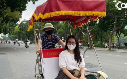 Tâm sự của bác đạp xích lô ở hồ Gươm: "Ngày xưa để lại được 10 triệu đồng/tháng, bây giờ kiếm 5 triệu đã là hạnh phúc!"