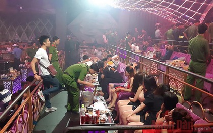 Hà Nội: Chủ quán bar bắt nhân viên nữ lên mạng hẹn hò, gạ khách đến quán