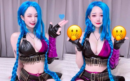 Bắt gặp khoảnh khắc giơ "ngón tay hư" của các nhân vật làng game nhưng fan lại có thái độ trái ngược