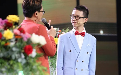 Minh Hằng há hốc mồm trước cậu bé lớp 7 bịt mắt phân biệt 150 bông hoa hồng giả