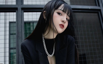 Rũ bỏ phong cách ngây thơ, nữ streamer đồng hương của Độ Mixi xuất hiện đầy lạ lẫm: Lạnh lùng, cá tính, sexy "ngầm"