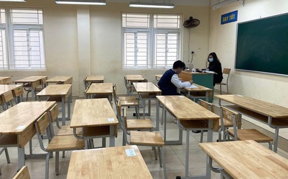 Bức ảnh nhiều cảm xúc: Chỉ 1 học sinh đến lớp tại trường THPT ở Hà Nội