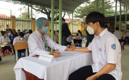 Vụ nam sinh tiêm liên tiếp 2 mũi vaccine phòng COVID-19: Kiểm điểm tổ tiêm