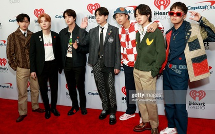 Visual của BTS vớt vát lại tất cả sau khi "oánh nhau với stylist", bị "dìm hàng" tại thảm đỏ iHeartRadio Jingle Ball 2021!