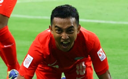 Sao trẻ Singapore ăn mừng theo kiểu zombie hài hước khi ghi bàn vào lưới Philippines