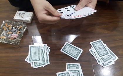 Ngày Tết, quây quần đánh bài "vui" ăn thua 1-2 nghìn có bị đi tù không?