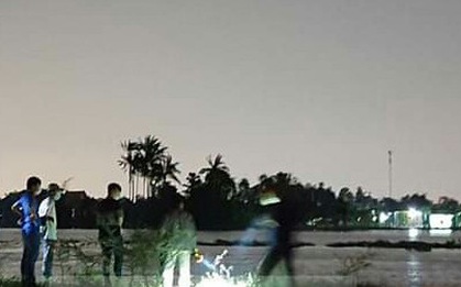 Thi thể nam giới xăm toàn thân trôi trên sông Sài Gòn