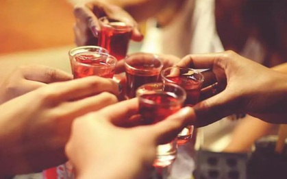 Uống rượu bia ngày Tết: bác sĩ nhắc nhở 3 cách giải rượu, bảo vệ gan mù quáng, thậm chí còn gây hại cơ thể hơn