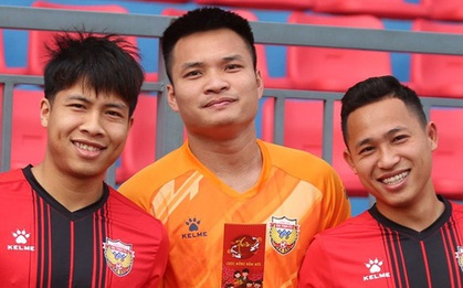 CLB Hồng Lĩnh Hà Tĩnh tập khai xuân, chỉ một ngoại binh tăng cân sau Tết